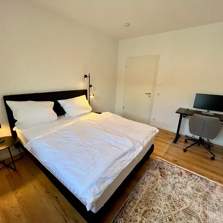 Workplace Apt/27inch Screen For 2 Or 4/kitchen 公寓