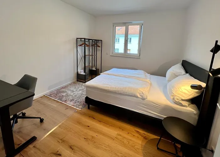 Apartment Workplace Apt/27inch Screen For 2 Or 4/kitchen *