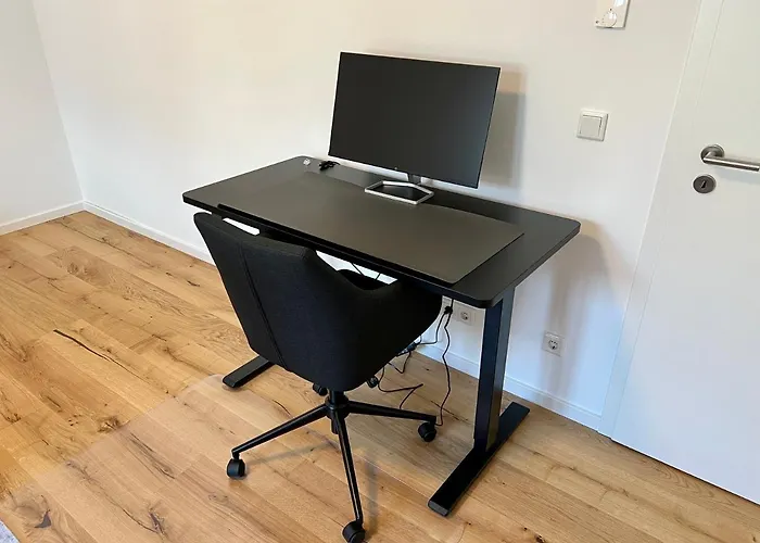 Workplace Apt/27inch Screen For 2 Or 4/kitchen